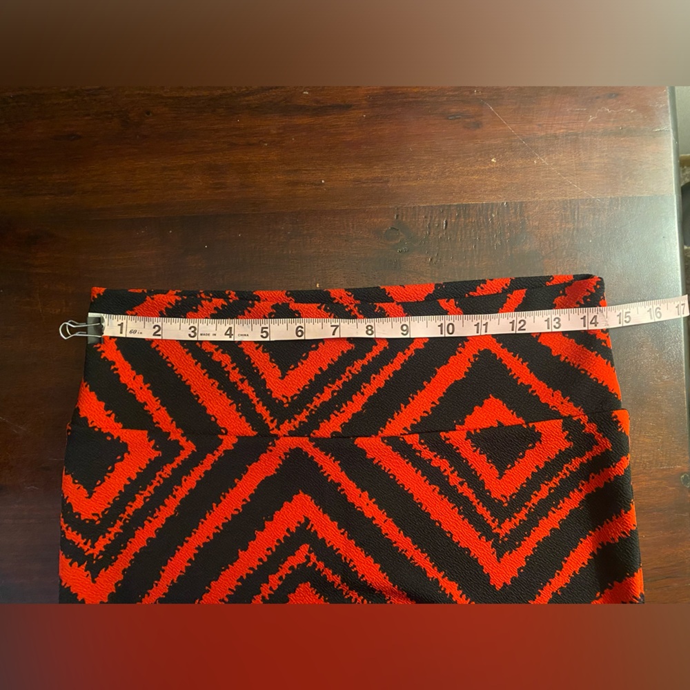 NWOT Black and Red Diamond Print LuLaRoe Cassie Pencil Skirt Sz M - Picture 4 of 7